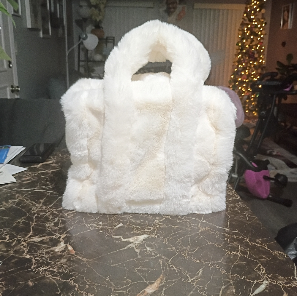 New White Luxury Elegant Faux Fur Plush Tote Bag - Picture 4 of 4